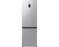 <p>Deze <strong>Samsung RB34C675DSA koelvriescombinatie</strong> is geschikt om producten nog langer vers te houden en te bewaren. De Optimal Fresh en Humidity Fresh lades bieden de juiste temperatuur en vochtigheid, wat zorgt voor een langere versheid. Deze moderne koelvriescombinatie beschikt ook over een Wi-Fi functie. Hiermee kan je de koelvriescombinatie koppelen aan de SmartThings app en verbinden met andere slimme apparaten in je huis.</p> <h3>Bespaar tot 15% op energie</h3> <p>Door middel van Wi-Fi kun je de koelkast koppelen aan de SmartThings app. Zet de SmartThings AI Energy Mode functie aan in de app om proactief energieverbruik van deze Samsung apparaten te monitoren en hierop te besparen. AI Energy Mode analyseert uw gebruikspatroon van de koelkast en maakt een schatting van uw verbruik, gebaseerd op AI technologie. Als het geschatte elektriciteitsverbruik uw vooraf ingestelde doel overschrijdt, beveelt het u aan om de spaarmodus te activeren om het energieverbruik met maximaal 15% te verminderen*</p> <p>*Door de compressorsnelheid en werking te optimaliseren en de temperatuur van de vriezer aan te passen. De resultaten kunnen variëren, afhankelijk van de gebruiksconditie en het gebruikspatroon</p> <h3>All Around Cooling, overal gelijkmatige koeling</h3> <p>Perfect gekoelde etenswaren, overal in de koelkast. All Around Cooling koelt ieder deel van de koelkast gelijkmatig. Het systeem controleert de temperatuur voortdurend en laat koele lucht circuleren via slim geplaatste luchtgaten. Zo worden producten overal goed gekoeld en blijven ze verser.</p> <h3>Ruimer van binnen</h3> <p>Bewaar meer etenswaren in een koelkast met een extra grote capaciteit van 385 liter*. De standaard buitendiepte van 600 mm sluit perfect aan bij je keukenkastjes en aanrecht. De unieke SpaceMax™ technologie zorgt voor hyperefficiënte isolatie, waardoor de wanden veel dunner zijn. Zo heb je veel meer ruimte, zonder dat het formaat of het energieverbruik toenemen. Je koelkast steekt dus niet uit ten opzichte van je aanrecht, maar je hebt wel meer dan genoeg ruimte om je boodschappen op te bergen.</p> <h3>Flexibel opbergen & tot 2x langer vers</h3> <p>Ga voor ultieme flexibiliteit bij het bewaren van etenswaren. De Optimal Fresh Plus™ lade kan worden gebruikt als één lade of twee zones, om verschillende producten te bewaren op twee temperatuurstanden. De linkerkant is koeler, wat ideaal is om de smaak en malsheid van vlees en vis te behouden. Zo blijven je producten twee keer langer vers dan in een normale koelkast. De rechterkant is perfect om fruit en groenten vers te houden, zoals sla of bessen, of bereide maaltijden.</p> <p> </p> <h3>Optimale luchtvochtigheid & versheid</h3> <p>De smaak en textuur van verse producten blijft langer behouden. Je kunt de luchtvochtigheid in de Humidity Fresh zone eenvoudig aanpassen met de draaiknop. Er wordt dan een luchtgat geopend om overtollig vocht af te voeren of gesloten om vocht vast te houden. Zo creëer je de ideale omstandigheden, met de optimale luchtvochtigheid en temperatuur, om al je groenten en fruit lekker fris, vers en sappig te houden.</p> <h3>Verstelbare opbergruimte</h3> <p>Je kunt grote en hoge producten nu veel efficiënter bewaren. Het inklapbare plateau biedt je extra flexibiliteit, omdat je het aan kunt passen aan producten in allerlei vormen en maten. Schuif het in en uit om grote flessen en pakken kwijt te kunnen. Of vouw het plateau half in om meer ruimte te maken voor andere grote etenswaren, zoals een hoge taart of pan. Zo voorkom je ongebruikte koelkastruimte en kun je producten heel slim en handig ordenen en opbergen.</p> <h3>Flexibele ruimte om veel meer te bewaren</h3> <p>Maak efficiënt gebruik van je koelkastruimte met het multifunctionele flessenplateau. Dankzij de platte vorm is het flessenplateau van de Samsung koelkast zeer veelzijdig. Je kan er naast flessen namelijk ook andere producten op kwijt, zoals een pizzadoos of eieren. Zo voorkom je de loze ruimte van het reguliere flessenrek en gebruik je de beschikbare opbergruimte efficiënter.</p> <h3>Snel koelen & vriezen</h3> <p>Vertrouw op supersnelle koelprestaties om boodschappen te koelen of ijs te maken. Dit is handig voor speciale gelegenheden, zoals feestjes of etentjes. Met één druk op de knop blaast Power Cool intens koude lucht de koelkast binnen. Zo kun je je favoriete drankjes of boodschappen razendsnel koelen zodra je thuiskomt. En als je op de Power Freeze knop drukt, wordt er een stoot ijskoude lucht door de vriezer verspreid. Handig om bijvoorbeeld snel roomijs in te vriezen of ijsblokjes te maken.</p>