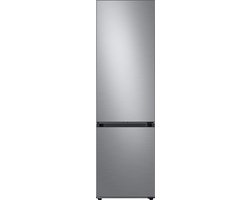 <p>Deze <strong>Samsung RB38C7B5BS9/EF koelvriescombinatie</strong> is geschikt om producten nog langer vers te houden en te bewaren. Zowel het Twin Cooling Plus systeem, als de Optimal Fresh+ en Humidity Fresh+ lades, bieden de juiste temperatuur en vochtigheid, wat zorgt voor een langere versheid. Omdat het flessenplateau dicht is aan de onderkant, kunnen er nu ook andere producten op bewaard worden. Vries en koel snel producten in met de PowerFreezing en PowerCooling functie, en ontdooien is bijna nooit meer nodig dankzij het No Frost systeem. Deze moderne koelvriescombinatie beschikt ook over een Wi-Fi functie, waardoor je deze kan koppelen aan de SmartThings app en kan verbinden met andere slimme apparaten in je huis</p> <h3>Bespaar tot 15% op energie</h3> <p>Door middel van Wi-Fi kun je de koelkast koppelen aan de SmartThings app. Zet de SmartThings AI Energy Mode functie aan in de app om proactief energieverbruik van deze Samsung apparaten te monitoren en hierop te besparen. AI Energy Mode analyseert uw gebruikspatroon van de koelkast en maakt een schatting van uw verbruik, gebaseerd op AI technologie. Als het geschatte elektriciteitsverbruik uw vooraf ingestelde doel overschrijdt, beveelt het u aan om de spaarmodus te activeren om het energieverbruik met maximaal 15% te verminderen*</p> <p>*Door de compressorsnelheid en werking te optimaliseren en de temperatuur van de vriezer aan te passen. De resultaten kunnen variëren, afhankelijk van de gebruiksconditie en het gebruikspatroon</p> <h3>Bijna nooit meer ontdooien dankzij No Frost</h3> <p>Het is nu bijna nooit meer nodig om zelf de vriezer te ontdooien. Door het No Frost systeem wordt het vocht uit het vriesgedeelte afgevoerd door een ventilatiesysteem. Op deze manier blijft de lucht droog, wat voorkomt dat er ijs aanslag aan de binnenkant van je apparaat, of op je eten komt. Omdat er geen ijs aanslag in de vriesruimte zit, bespaart dit direct energie en is het beter voor je vrieswaren.</p> <h3>Twin Cooling Plus, tot twee keer langer vers</h3> <p>Deze Samsung koelkast beschikt over het Twin Cooling Plus systeem. De temperatuur en de vochtigheidsgraad worden geoptimaliseerd in de koel- en vriesruimte via twee gescheiden koelsystemen. Hierdoor blijven voedingsmiddelen tot twee keer langer vers. Daarnaast zullen de geuren van de koelkast en vriezer zich niet mengen, waardoor er geen nare geurtjes ontstaan.</p> <h3>Optimal Fresh+ , voor een langere versheid</h3> <p>De koel-vriescombinatie beschikt over een Optimal Fresh+ lade. Deze lade kan gebruikt worden als één lade of twee zones. Met de twee zones kan je verschillende producten bewaren op twee temperatuurstanden voor het beste resultaat. Op deze manier blijven de producten tot twee keer langer vers. Het rechter vak is perfect voor groente en fruit.</p> <h3>Humidity Fresh+, afstemmen van de luchtvochtigheid</h3> <p>Met de Humidity Fresh+ is het mogelijk om de luchtvochtigheid af te stemmen op de producten in de lade. Pas simpelweg de luchtvochtigheid aan door aan de knop te draaien. Hierdoor worden luchtgaten geopend, zodat overtollig vocht afgevoerd kan worden. Hiermee zorg je voor de beste omstandigheden, zodat de smaak en textuur van producten langer vers blijven.</p> <h3>Flessenplateau, ideaal voor veel</h3> <p>Bewaar flessen nu op het flessenplateau in deze koel-vriescombinatie. Omdat het plateau een platte vorm heeft, kunnen er naast flessen ook andere producten op bewaard worden, zoals etenswaren of kleinere blikjes. Op deze manier ga je efficiënter met je ruimte om.</p> <h3>Snel koelen en vriezen</h3> <p>Heb je net nieuwe producten gekocht en wil je die snel op temperatuur brengen? Kies dan voor de PowerCool of PowerFreeze functie. Met deze functie worden vries en koelwaren nog sneller op temperatuur gebracht. Handig als je bijvoorbeeld snel ijsblokjes nodig hebt of lekker koud frisdrank.</p> <h3>Metal Cooling Plate, behouden van temperaturen</h3> <p>Achterin de koelkast bevindt zich een Metal Cooling Plate. Dit is een metalen plaat, die de temperaturen van de koelkast beter behoudt. Zodra de deur wordt geopend, wordt de koude temperatuur door de metalen plaat behouden, zonder dat er teveel verloren gaat. Dit is beter voor de producten, maar ook voor je energieverbruik.</p> <h3>SpaceMax, grotere opslagruimte</h3> <p>Met de SpaceMax Technology, beschik je nu over een nog grotere opslagruimte. Deze koelvriescombinatie heeft maar liefst een inhoud van 387 liter. Dit is omgerekend bijna twee winkelwagens vol boodschappen. De inhoud wordt groter, zonder dat de omvang van de koelkast toeneemt.</p> <h3>Cool Select+, meer flexibiliteit</h3> <p>Het Cool Select+ systeem biedt nog meer flexibiliteit in de koel-vriescombinatie. Zo kan je gemakkelijk de vriezer instellen als koelkast om meer producten te koelen, of kies voor de vakantiemodus om de bovenste zone uit te schakelen, waarmee je energie bespaard. Met Convertible Zone kan je verschillende temperaturen instellen zoals, -23°, -15°, -5°, -1° of 2°.<br /><br /><strong>Kenmerken van de Samsung RB38C7B5BS9/EF</strong></p> <ul> <li>Met Wi-Fi - SmartThings - No Frost systeem - Twin Cooling Plus - Optimal Fresh+ - Humidity Fresh+ - Rack & Shelfs - Flessenplateau - Power Cooling - Power Freezing - LED verlichting - Veiligheidsglas plateaus - Cool Select - Deur alarm - Metal Cooling Plate</li> </ul> <p><strong>Inhoud van de Samsung koelvriescombinatie</strong></p> <ul> <li>Twee koellades (Optimal Fresh+ en Humidity Fresh+)</li> <li>4 veiligheidsglas plateaus</li> <li>Rack & Shelf flessenplateau</li> <li>3 deurvakken en 1 flessenvak</li> <li>Eierrekje</li> <li>3 vrieslades</li> <li>Ijsblokjesvorm</li> </ul>