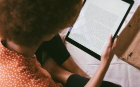 E-reader vs een boek: wat is duurzamer?
